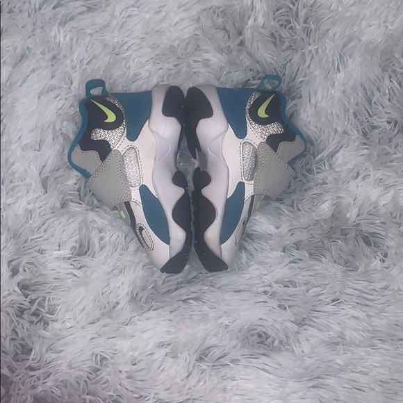 Nike - Picture 3 of 4